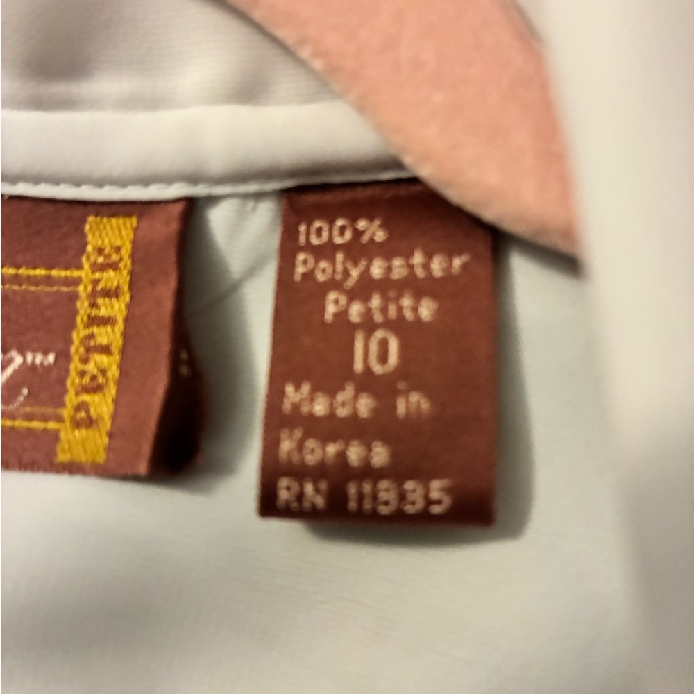 EUC Ladies Worthington 100% Polyester Hidden Button Down Blouse Short Sleeve 10P - Picture 6 of 7